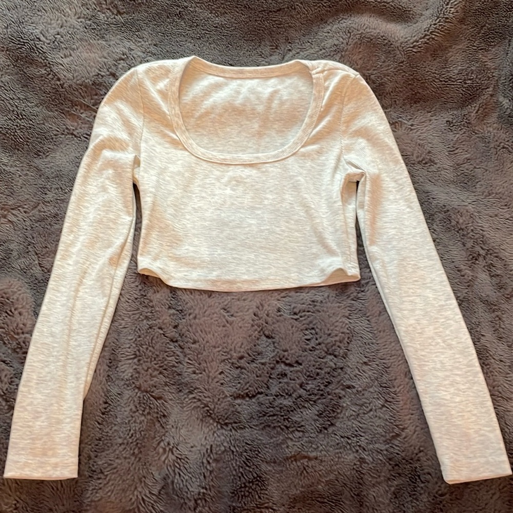 Cropped gray long sleeve shirt